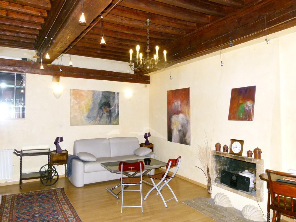 Vieux Lyon Cour Renaissance Daire Oda fotoğraf